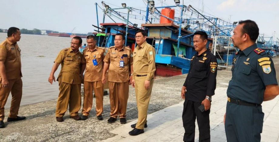 Kunjungan Kerja Kadis Kelautan dan Perikanan Prov. Kalbar di UPT - Pelabuhan Perikanan Prov. Kalbar